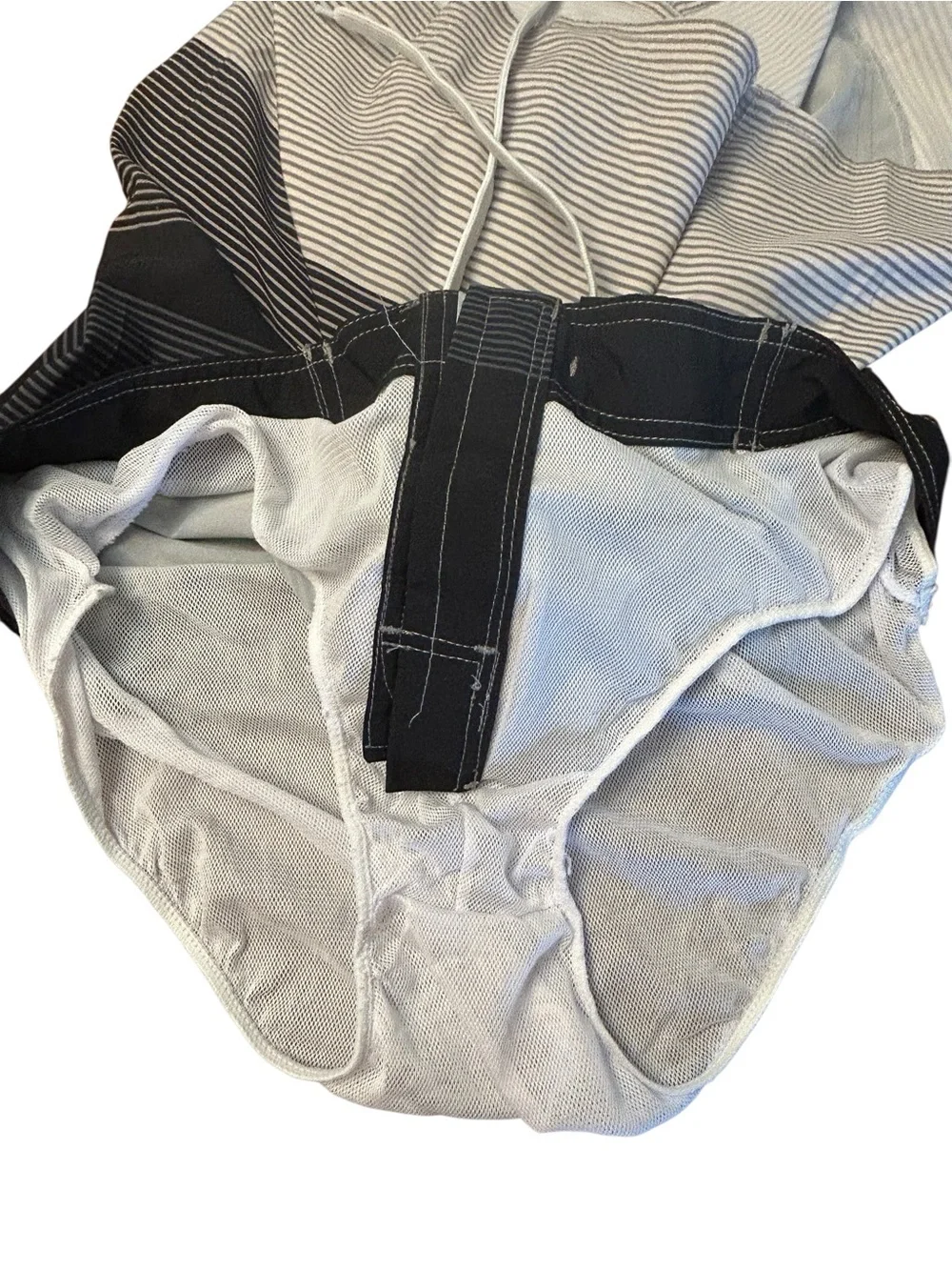 Men's Black & Gray Striped Swim Trunks w liner SZ 32 EUC Resortwear Vacation